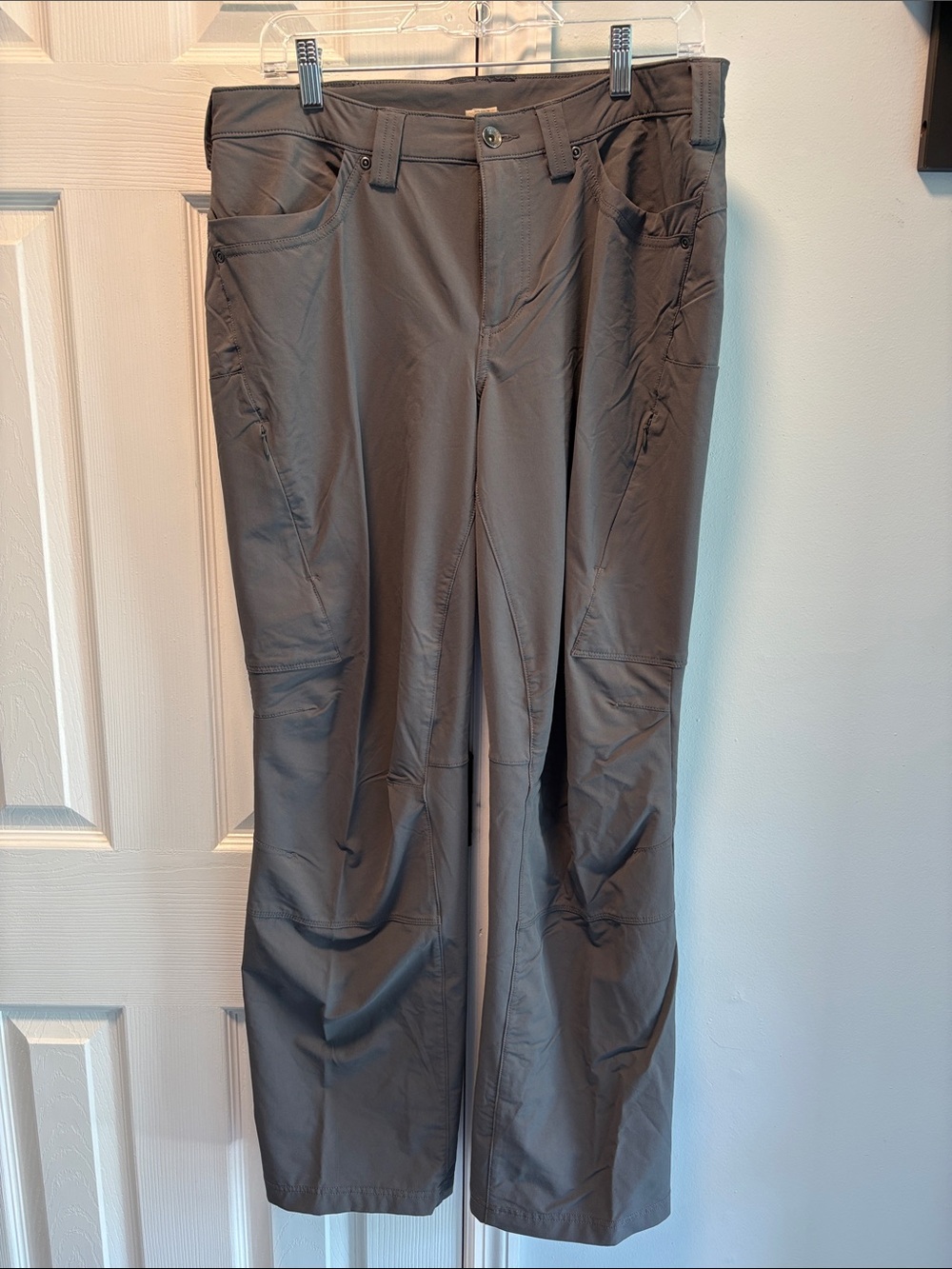 Duluth Trading Co women’s  Cargo Pants in Gray. Size 14 x 31